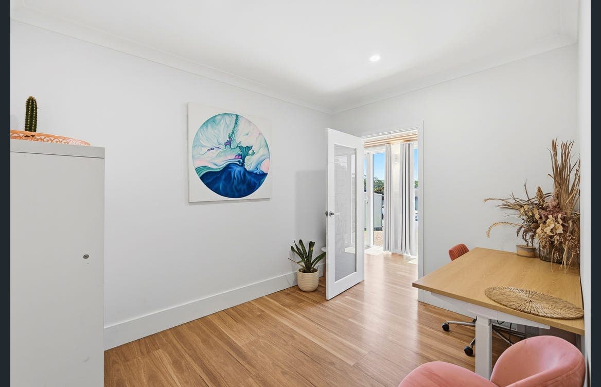 Outdoor area connecting to indoor living